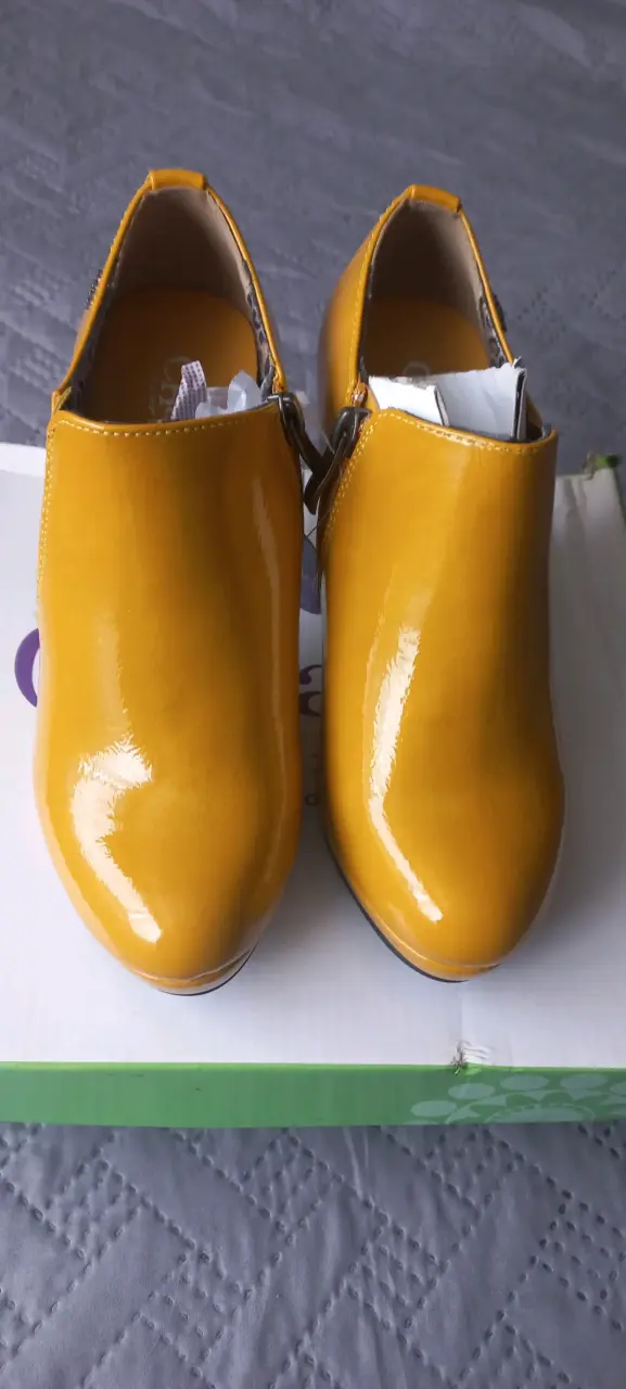 Botines amarillos de charol con tacón Chaladá - 2