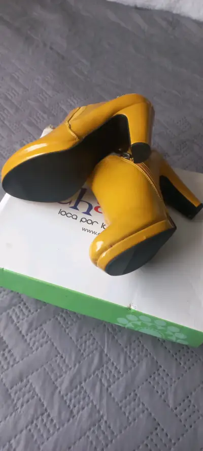 Botines amarillos de charol con tacón Chaladá - miniatura 3