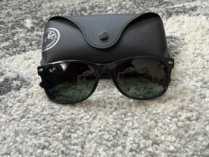 Gafas de sol Ray-Ban negras con estuche - 1