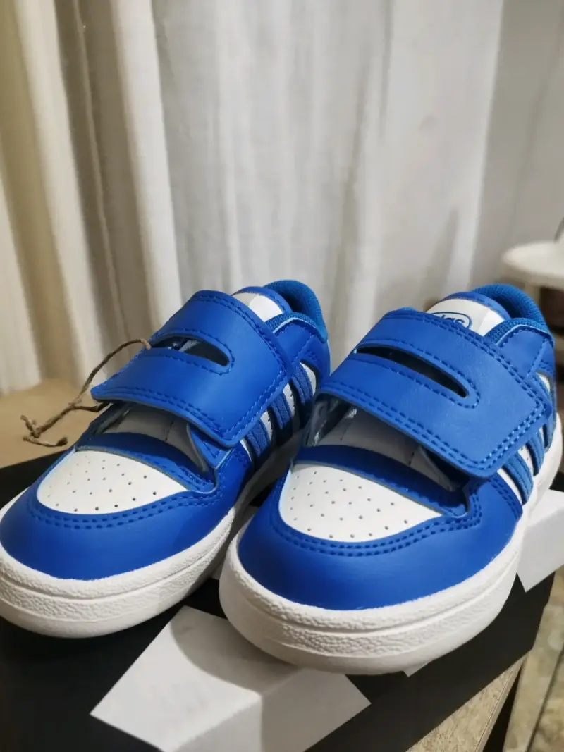 Zapatillas deportivas azules para niños con velcro - 3