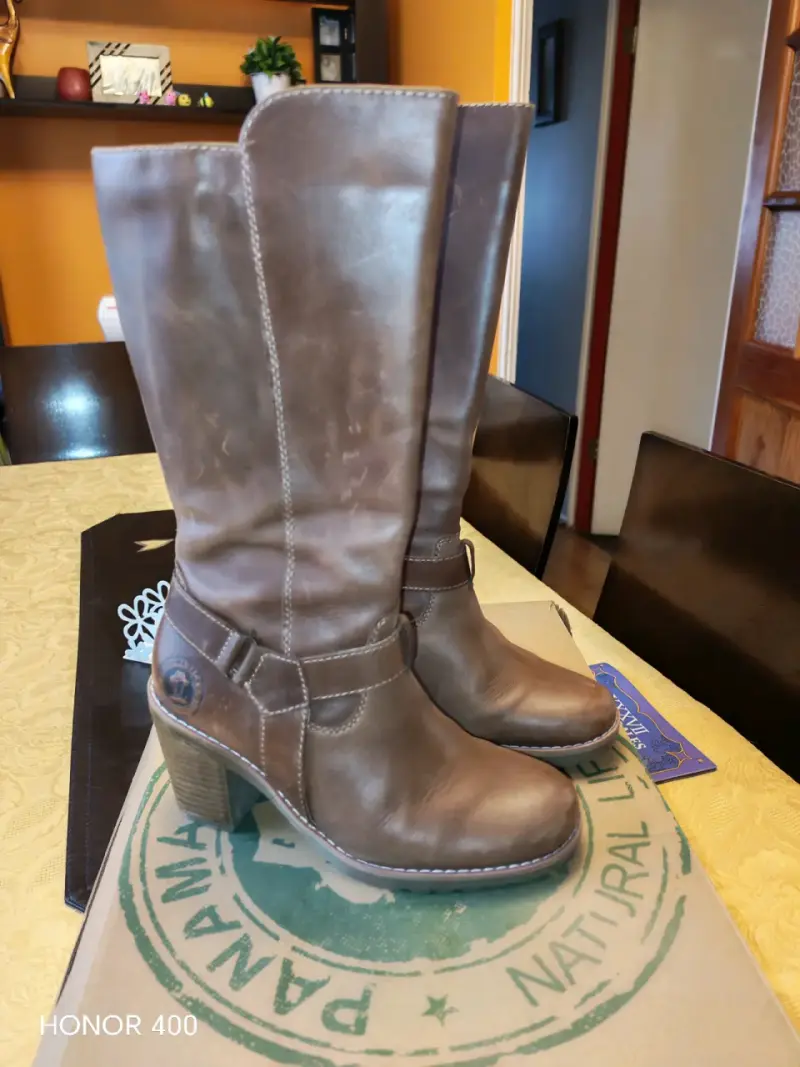 Botas de cuero marrón con tacón alto - 1