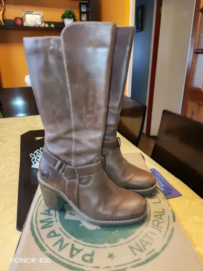 Botas de cuero marrón con tacón alto - miniatura 1