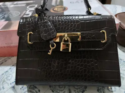 Bolso de mano marrón con textura Aldo - miniatura 2
