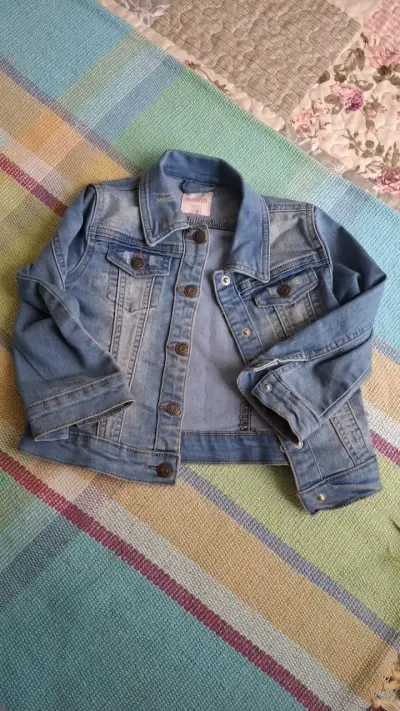 Conjunto infantil chaqueta de mezclilla y pantalón verde - miniatura 3