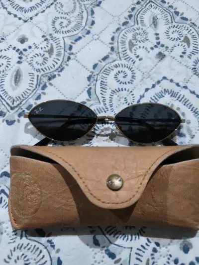 Gafas de sol Ray-Ban ovaladas con estuche - miniatura 1