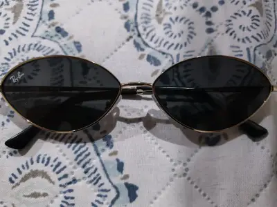 Gafas de sol Ray-Ban ovaladas con estuche - miniatura 2