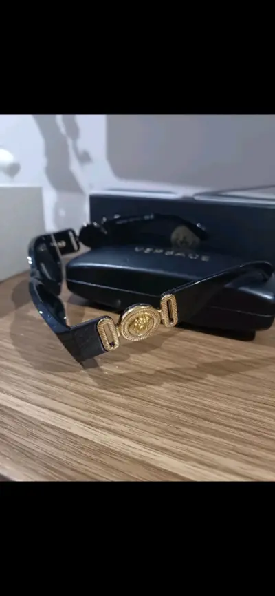 Gafas de sol Versace negras con estuche - miniatura 2