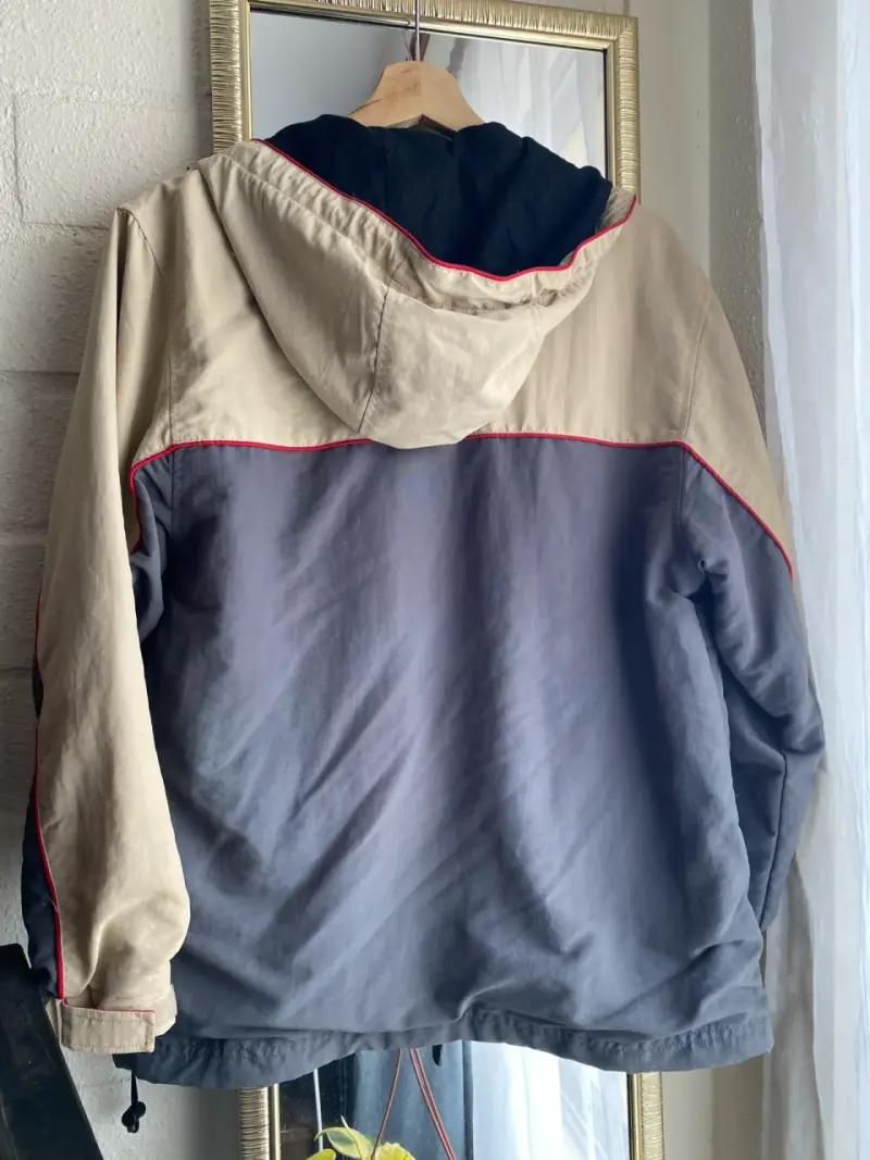 Chaqueta impermeable bicolor con capucha - 3