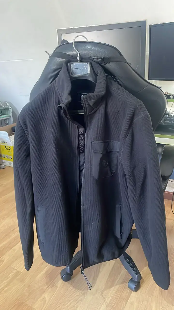 Chaqueta negra de hombre  con cierre