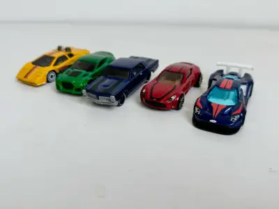 Set de autos de juguete deportivos a escala - miniatura 1