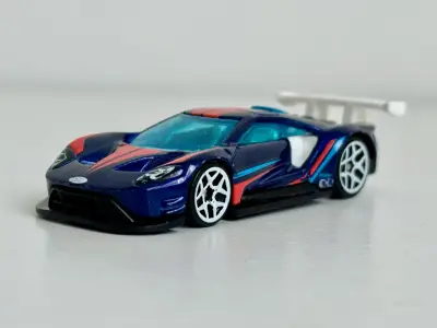 Set de autos de juguete deportivos a escala - miniatura 2