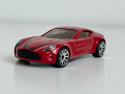Set de autos de juguete deportivos a escala - miniatura 3