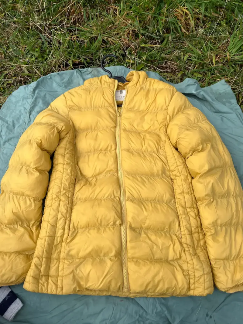 Chaqueta acolchada amarilla para mujer Geeps - 2