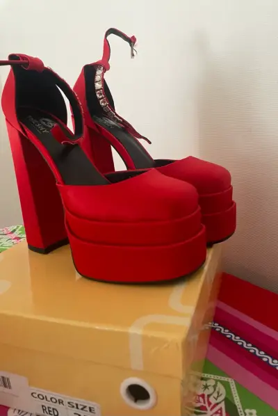 Zapatos de Tacón Alto Rojos con Plataforma - miniatura 1