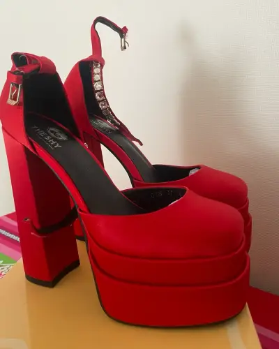 Zapatos de Tacón Alto Rojos con Plataforma - miniatura 2