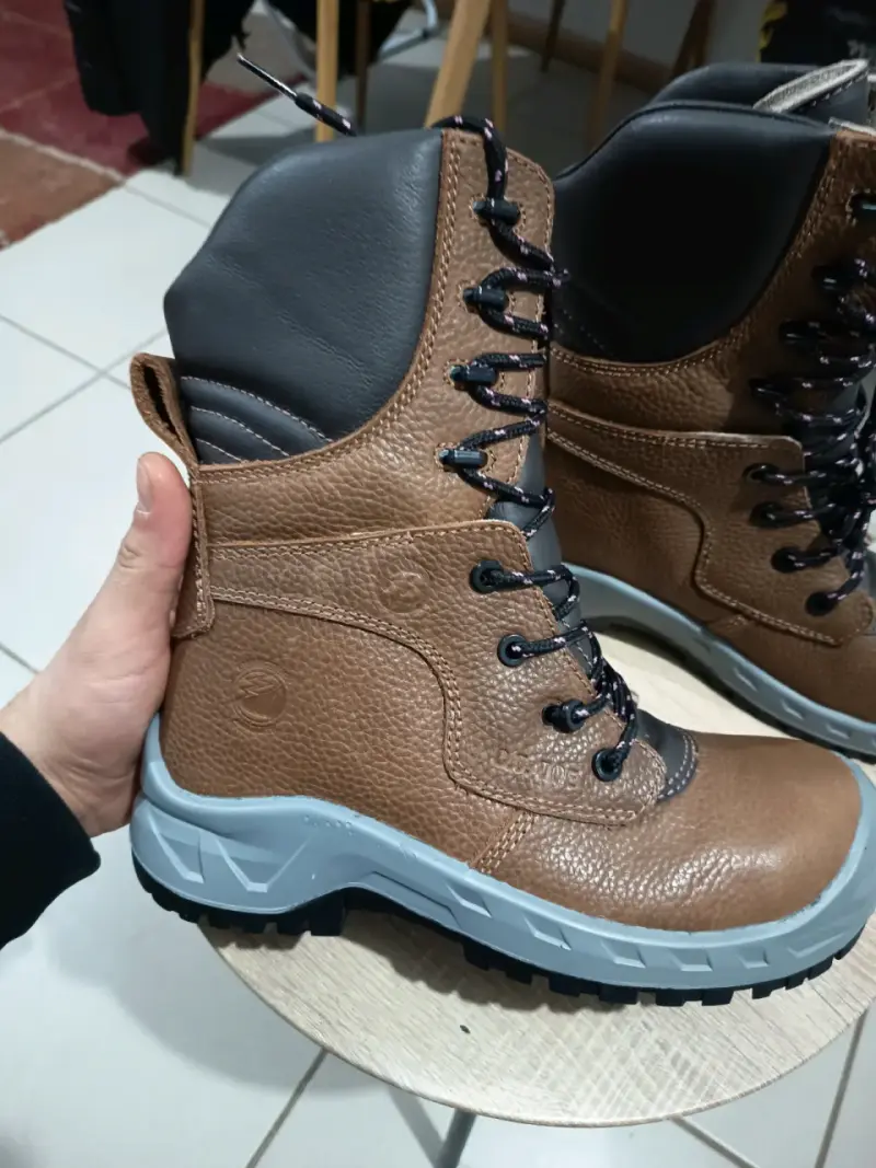 Botas con puntera reforzada - 2