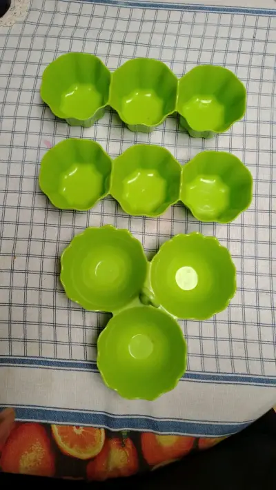 Set de pocillos verdes de plástico - miniatura 1