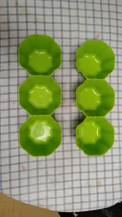 Set de pocillos verdes de plástico - miniatura 4