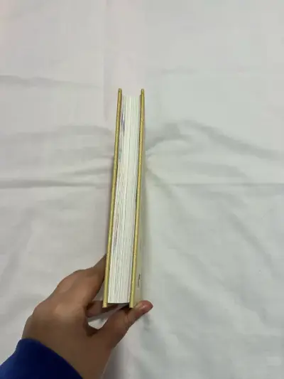 Libro 'Confía' de Laura Chica en buen estado - miniatura 3