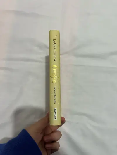 Libro 'Confía' de Laura Chica en buen estado - miniatura 5