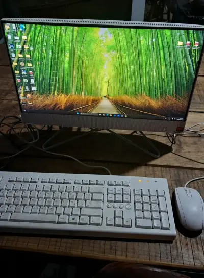 Computador Todo En Uno HP con Teclado - miniatura 3