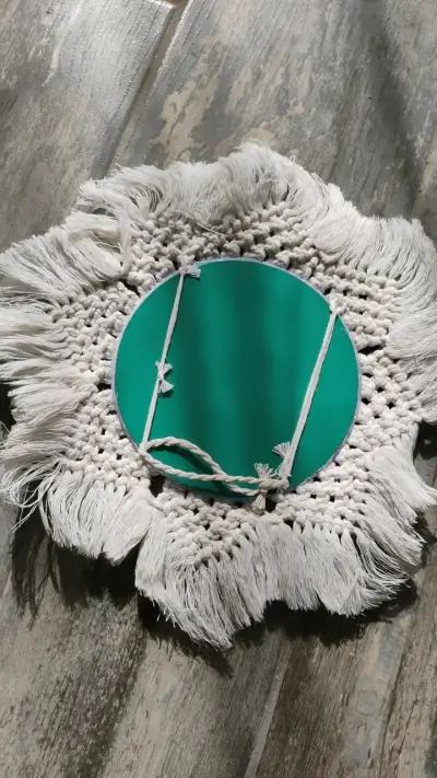 Espejo decorativo de macramé artesanal - miniatura 2