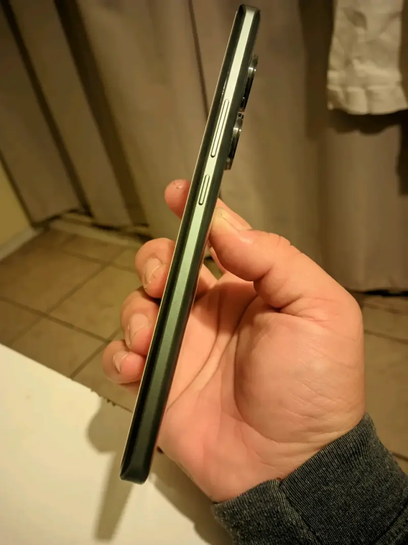 Smartphone Realme GT 6T con cargador y accesorios - 6