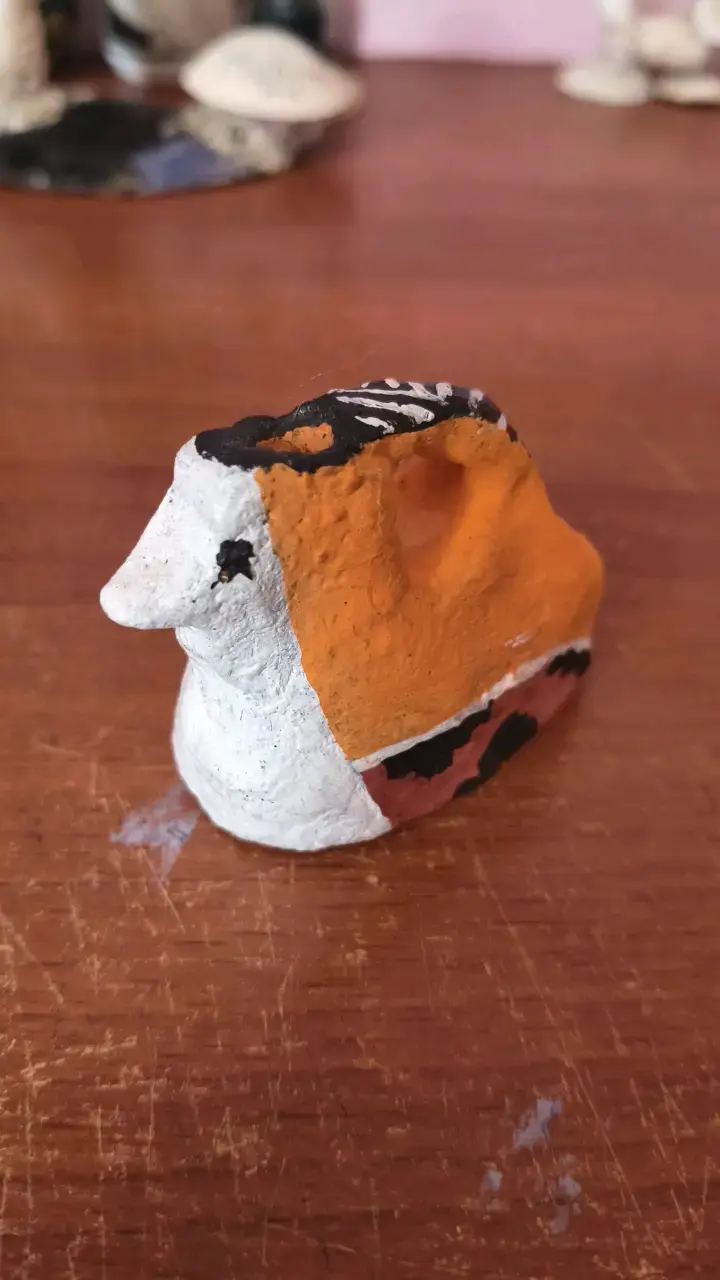 Figura decorativa de cerámica pintada a mano - 1