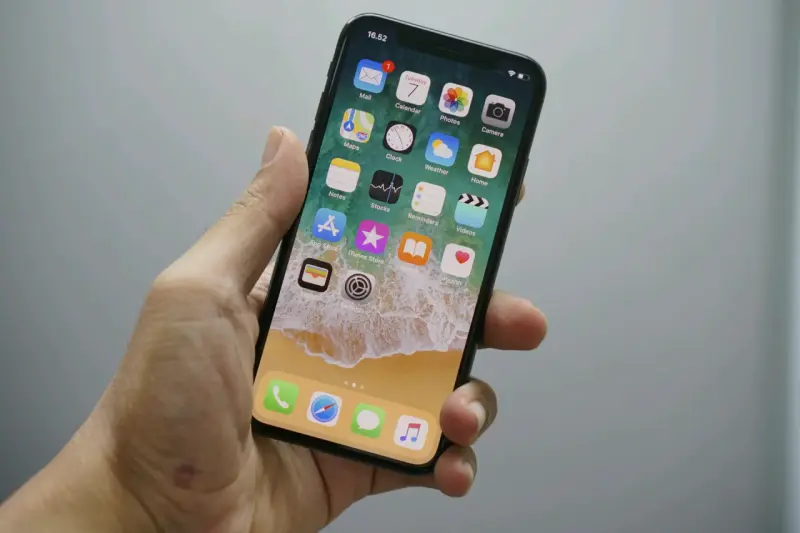 iPhone X en buen estado con pantalla de 5.8 pulgadas