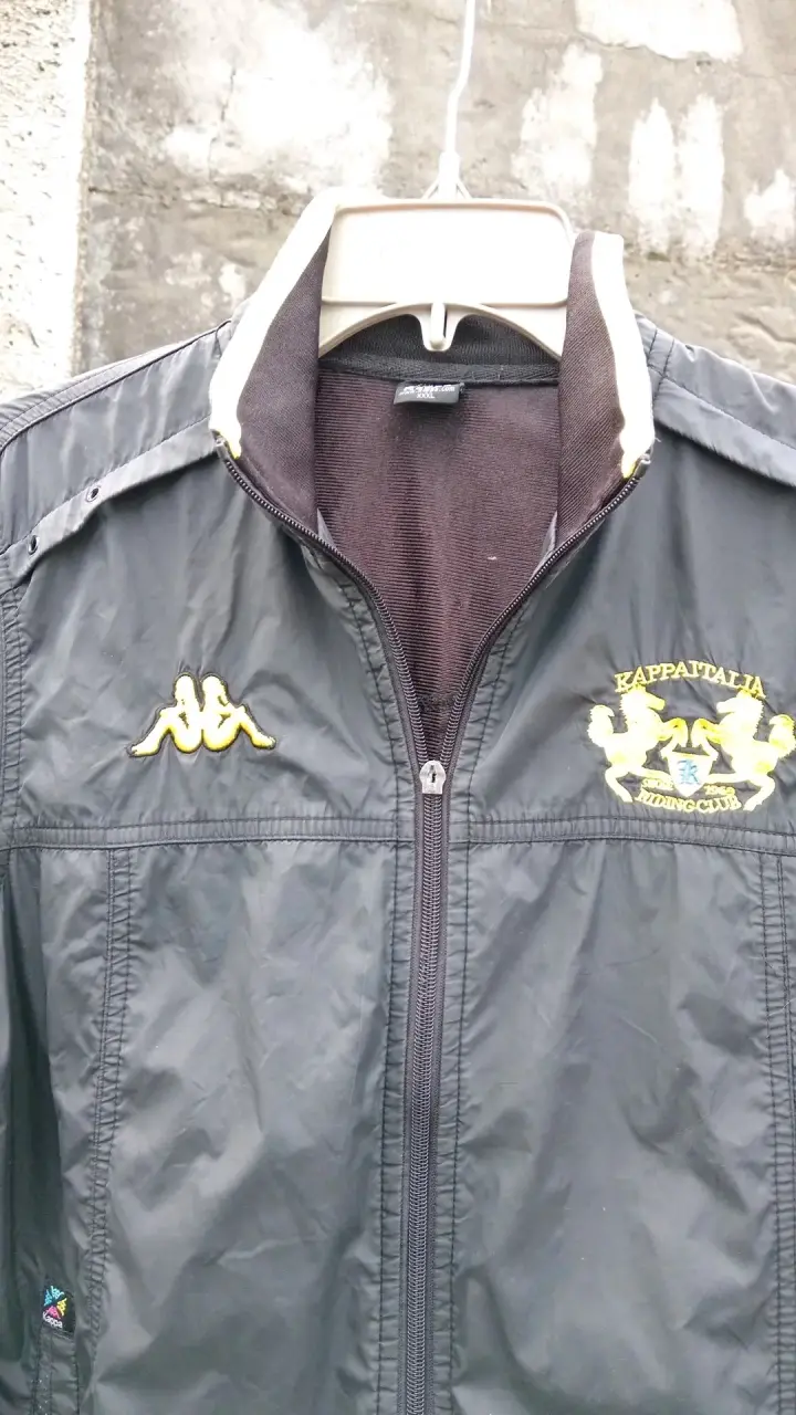 Chaqueta deportiva negra Kappa con bordados - 2