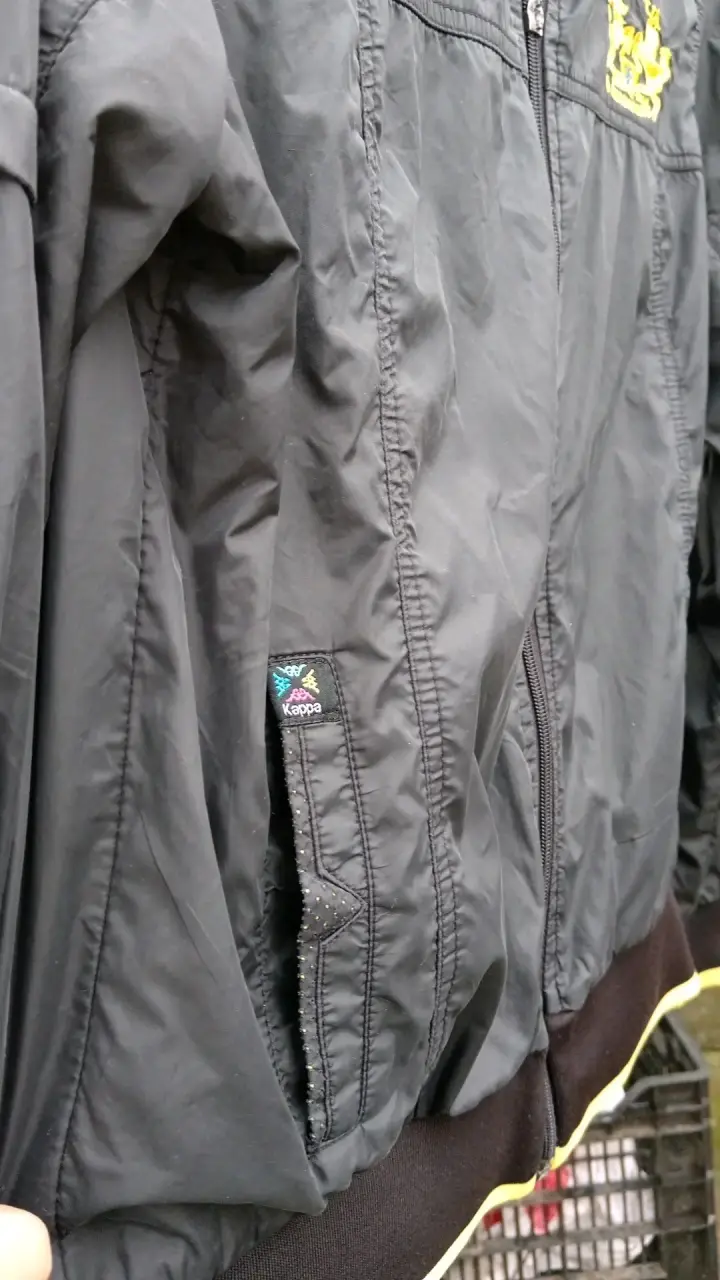 Chaqueta deportiva negra Kappa con bordados - 3
