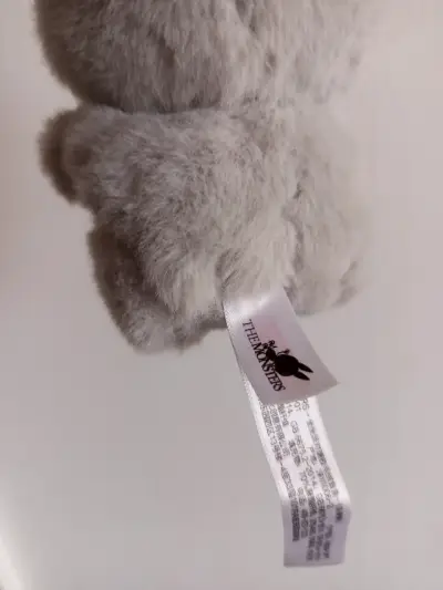 Labubu gris con ropa de regalo - miniatura 2