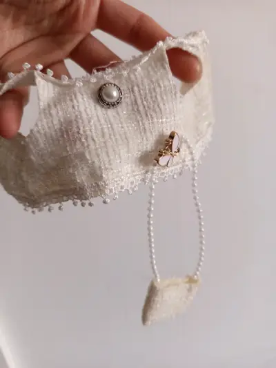 Labubu gris con ropa de regalo - miniatura 3