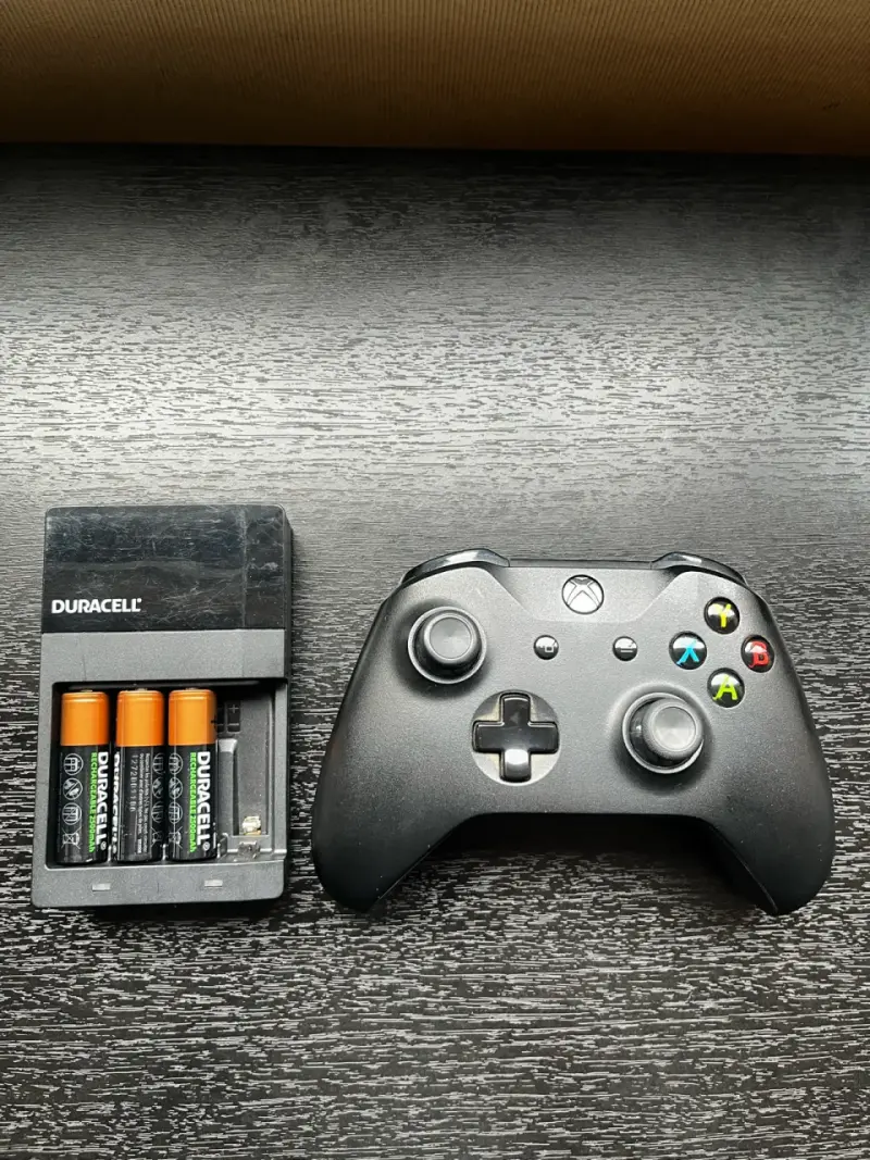 Control Xbox One con cargador Duracell y pilas - 1
