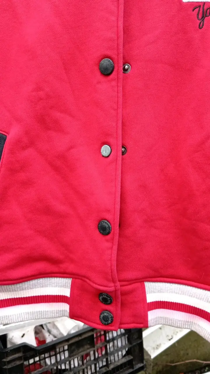 Chaqueta tipo varsity roja con logo - 3