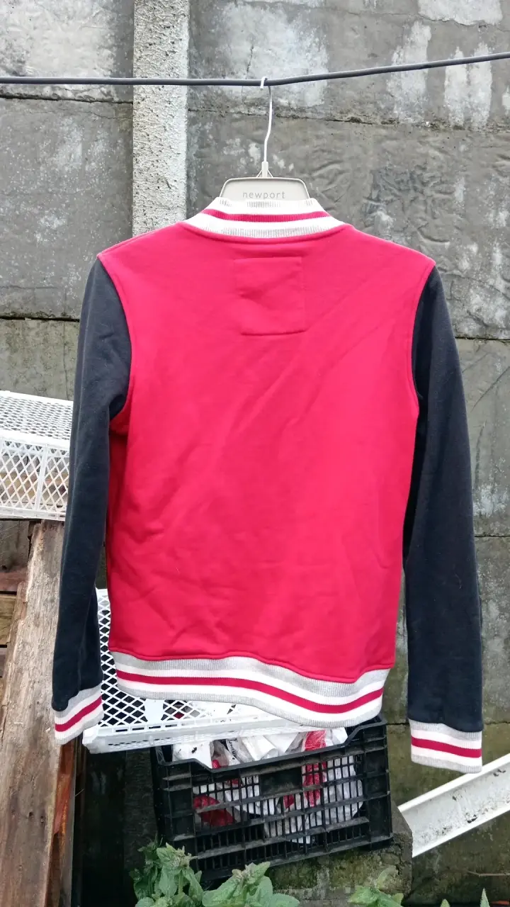 Chaqueta tipo varsity roja con logo - 4