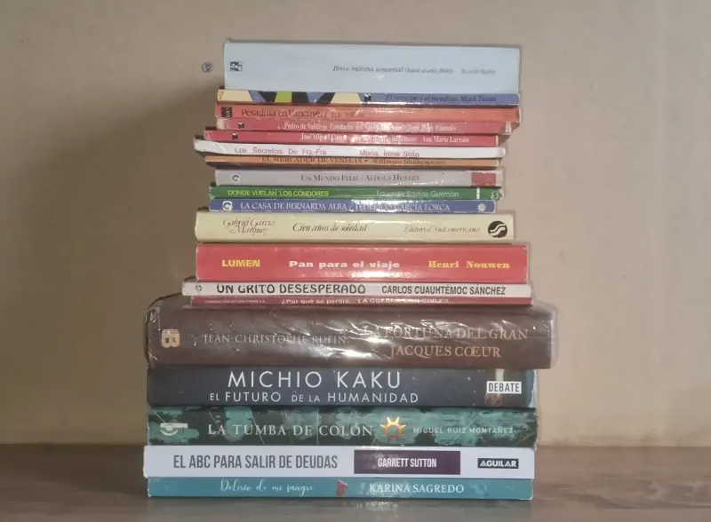 Lote de libros variados de literatura y ciencia