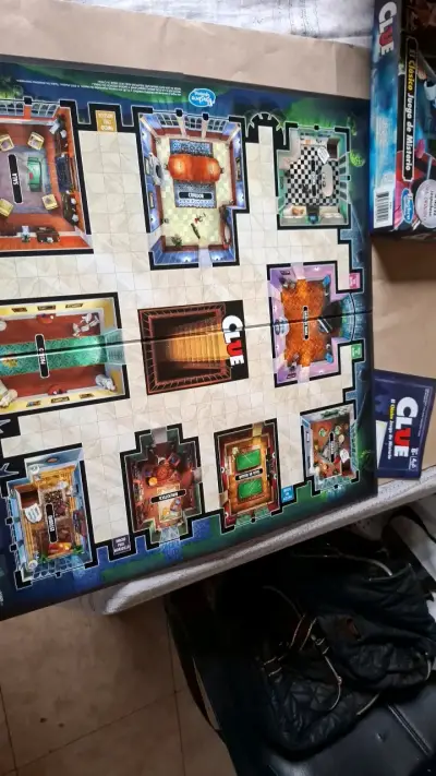 Juego de mesa Clue clásico de misterio - miniatura 3