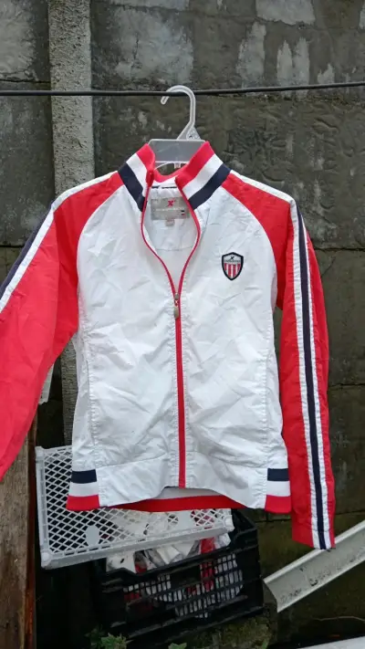 Chaqueta deportiva blanca y roja para hombre - miniatura 1