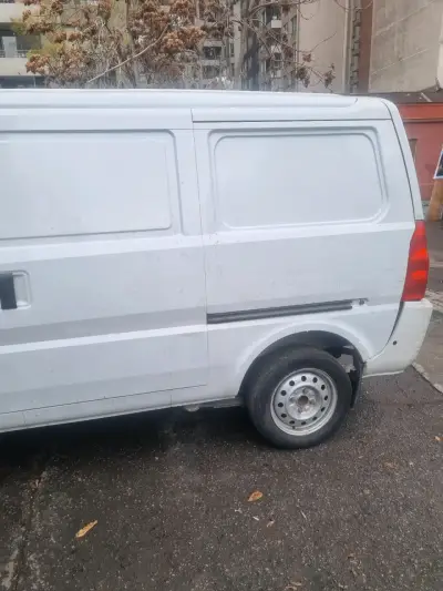 Camioneta Chevrolet en buen estado - miniatura 4