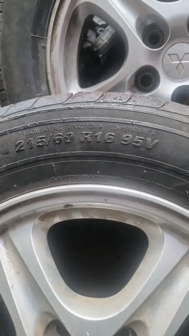 Llantas de aleación con neumáticos 215/60 - 3
