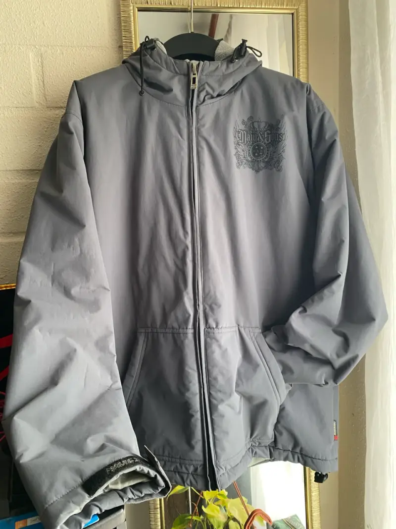 Chaqueta gris con capucha maui - 1
