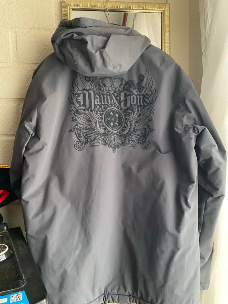 Chaqueta gris con capucha maui - 5