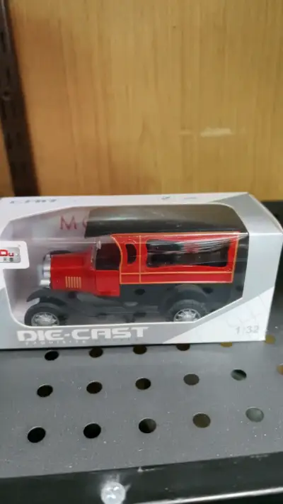 Camión de juguete Die-Cast escala 1:32 - miniatura 1
