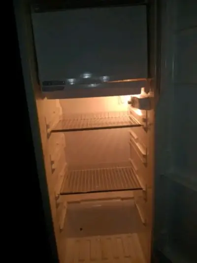Refrigerador con congelador integrado en buen estado - miniatura 1