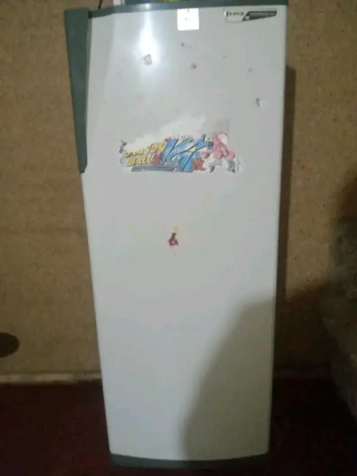 Refrigerador con congelador integrado en buen estado - 3