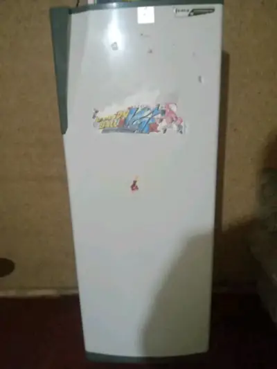 Refrigerador con congelador integrado en buen estado - miniatura 3
