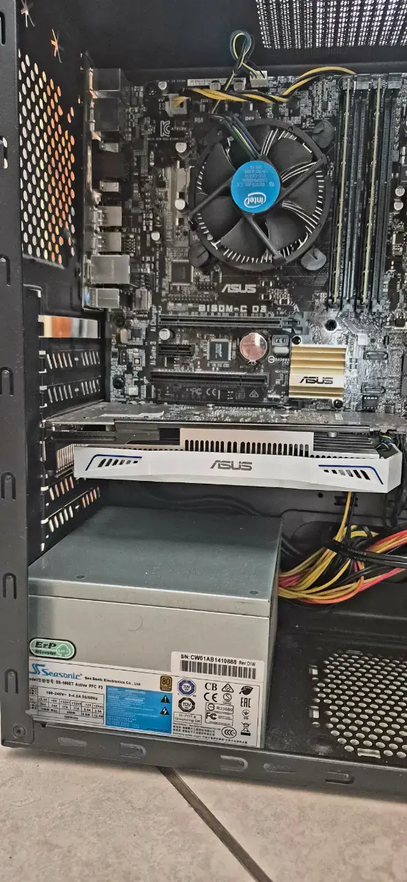 PC de Escritorio Asus con Ventana Lateral - 2
