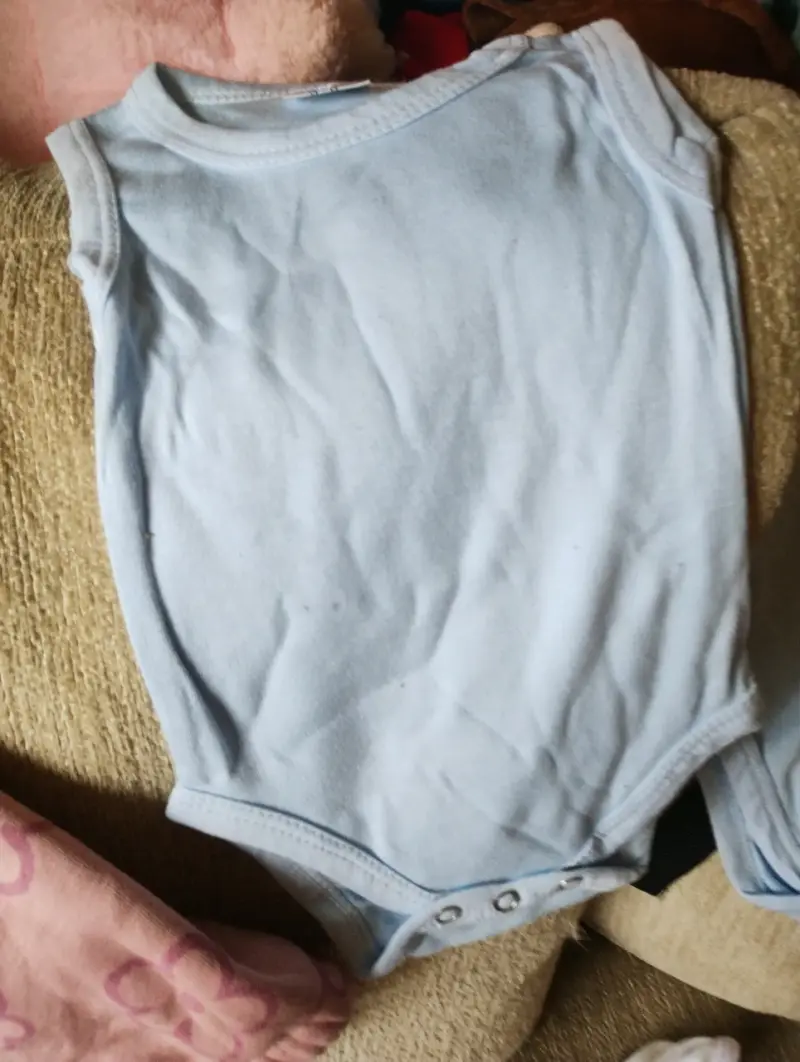 Body de bebé sin mangas color celeste