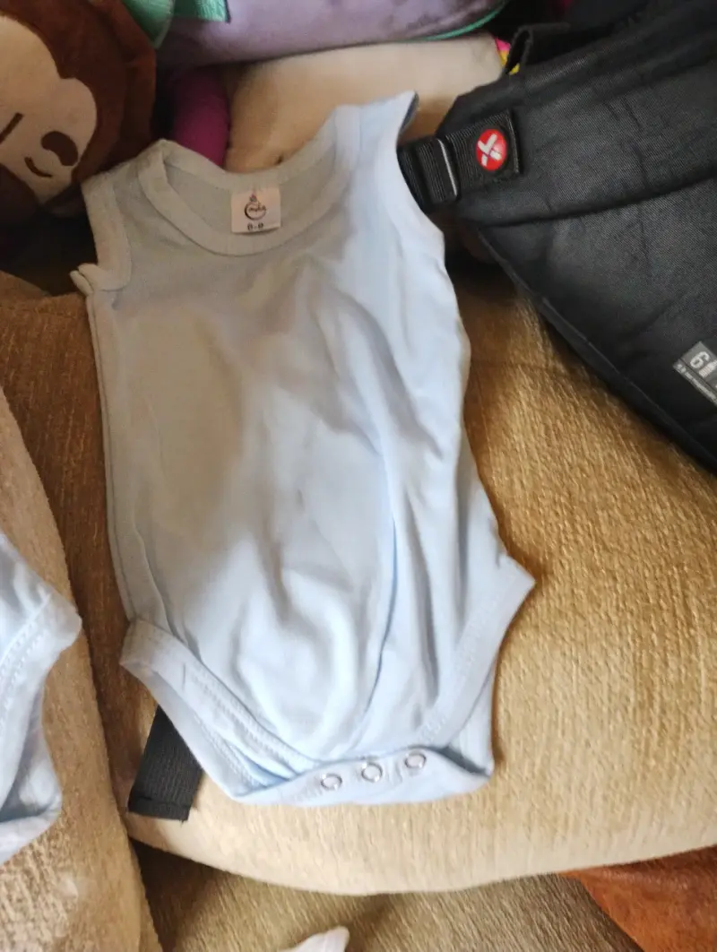 Body de bebé sin mangas celeste